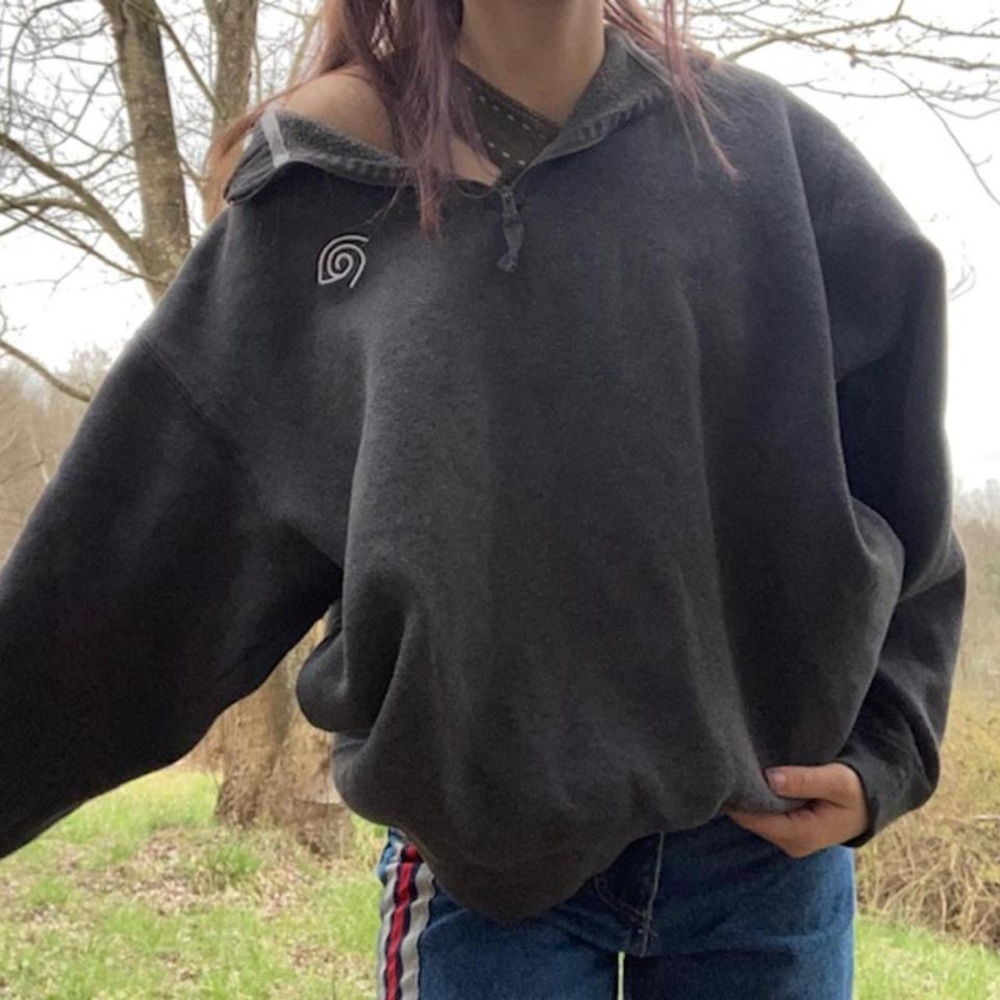 Vintage Pullover w/t Stitched Eye Design !